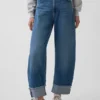 Jeans taille haute à jambes larges et revers