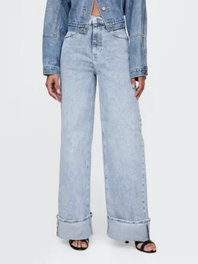 Jeans taille haute à jambes larges et revers
