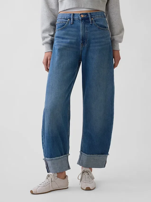 Jeans taille haute à jambes larges et revers