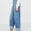 Jeans taille haute à jambes larges et revers