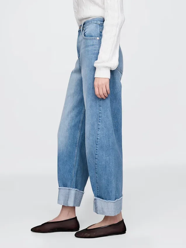 Jeans taille haute à jambes larges et revers