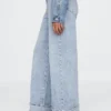 Jeans taille haute à jambes larges et revers