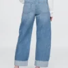 Jeans taille haute à jambes larges et revers