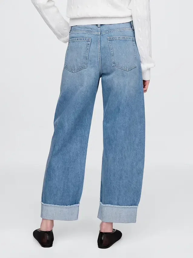 Jeans taille haute à jambes larges et revers