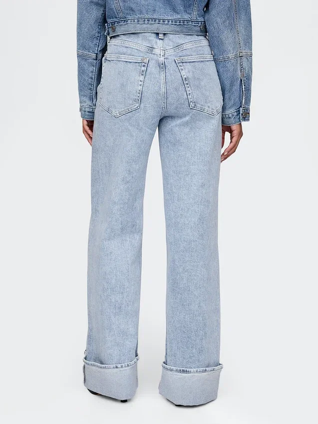 Jeans taille haute à jambes larges et revers