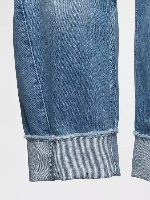 Jeans taille haute à jambes larges et revers