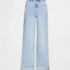 Jeans taille haute à jambes larges et revers