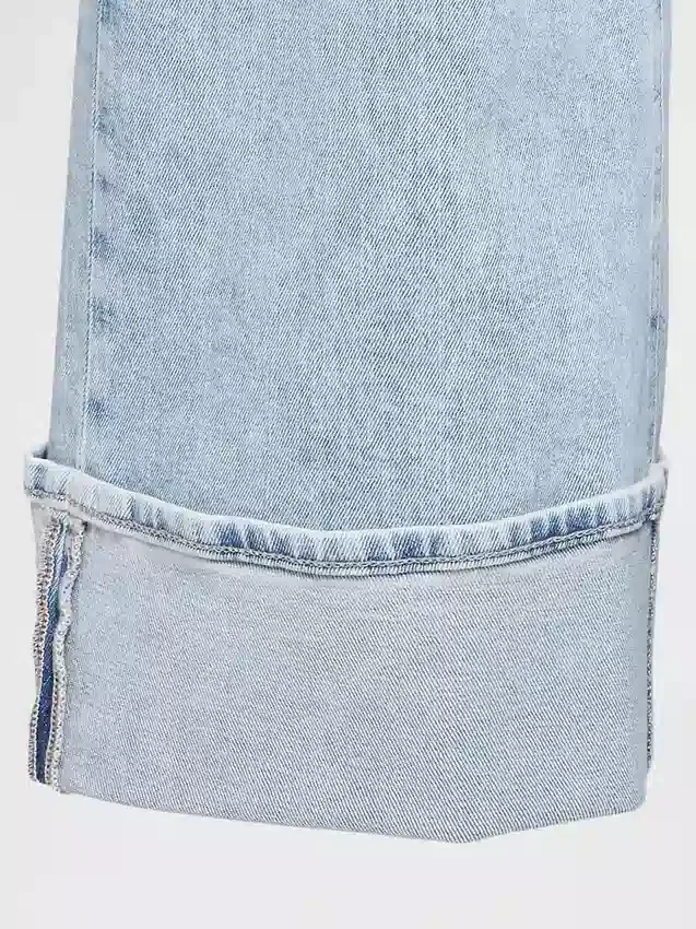 Jeans taille haute à jambes larges et revers