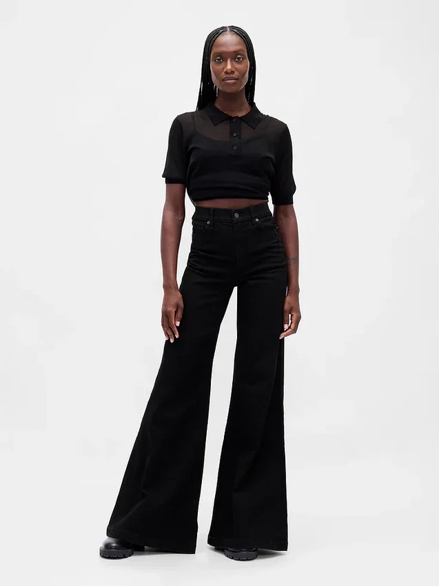 Jeans taille haute à jambes évasées