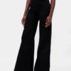 Jeans taille haute à jambes évasées
