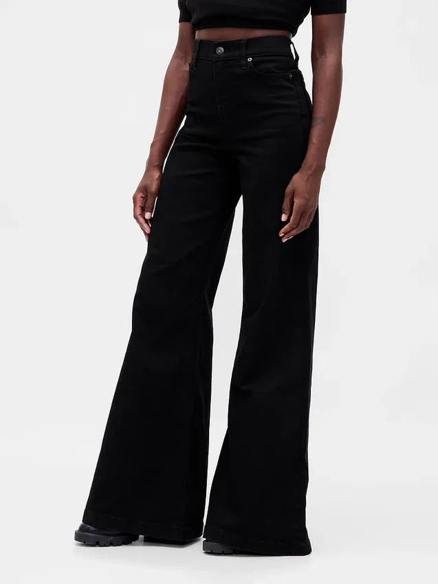 Jeans taille haute à jambes évasées