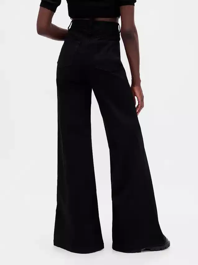 Jeans taille haute à jambes évasées