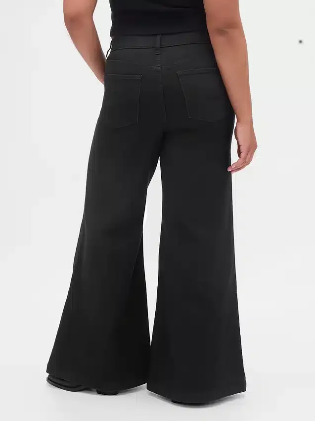 Jeans taille haute à jambes évasées