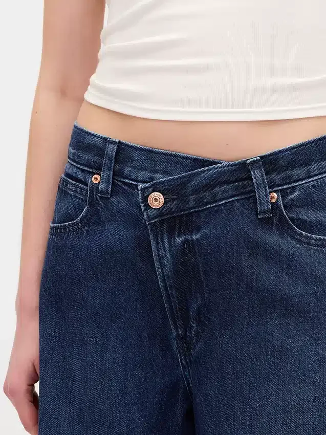 Jeans taille haute ultra-doux à coupe en fer à cheval et croisement