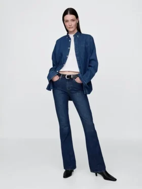 Jeans taille mi-haute à coupe « baby bootcut »