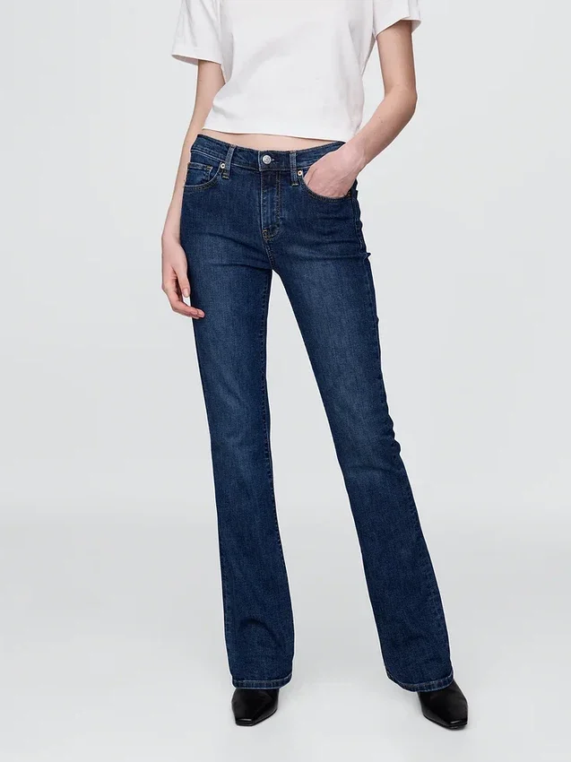 Jeans taille mi-haute à coupe « baby bootcut »