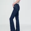 Jeans taille mi-haute à coupe « baby bootcut »