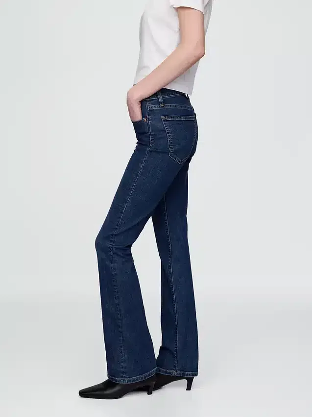 Jeans taille mi-haute à coupe « baby bootcut »