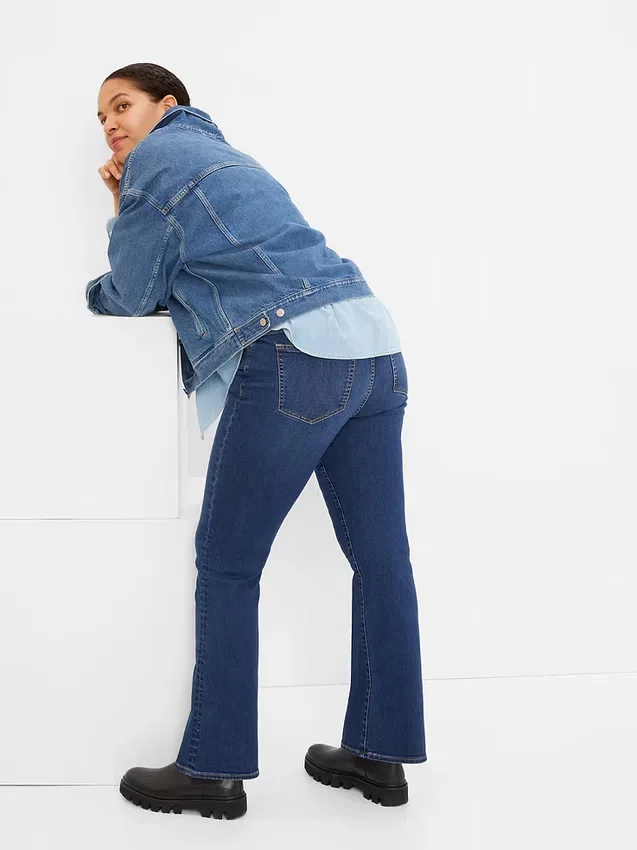 Jeans taille mi-haute à coupe « baby bootcut »