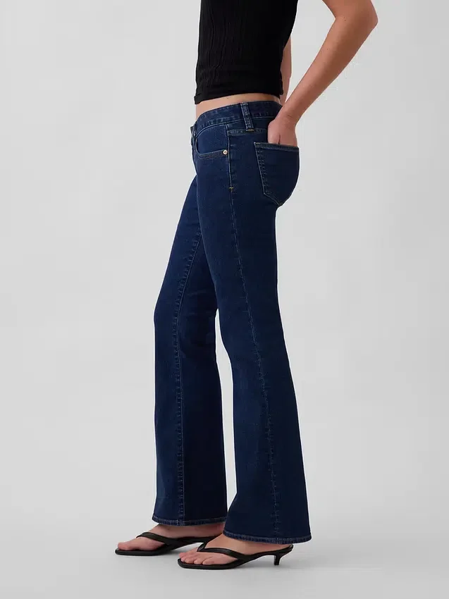 Jeans taille très basse, long et ajusté