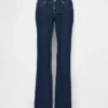 Jeans taille très basse, long et ajusté