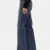 Jeans évasé ample et rigide à taille mi-haute