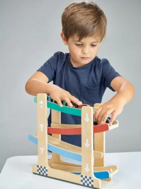 Jeu de course de voitures sur rampe en bois pour tout-petits