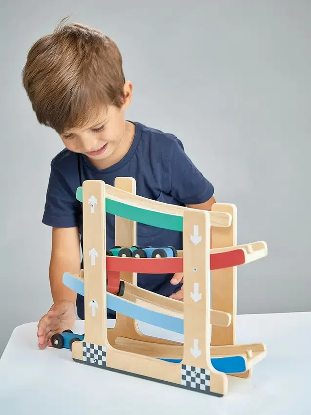 Jeu de course de voitures sur rampe en bois pour tout-petits