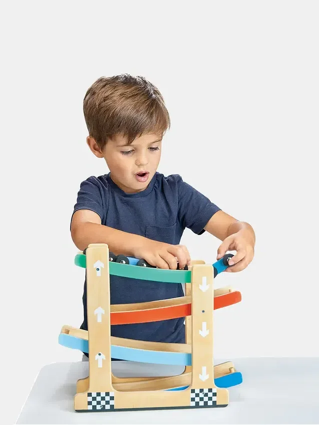 Jeu de course de voitures sur rampe en bois pour tout-petits