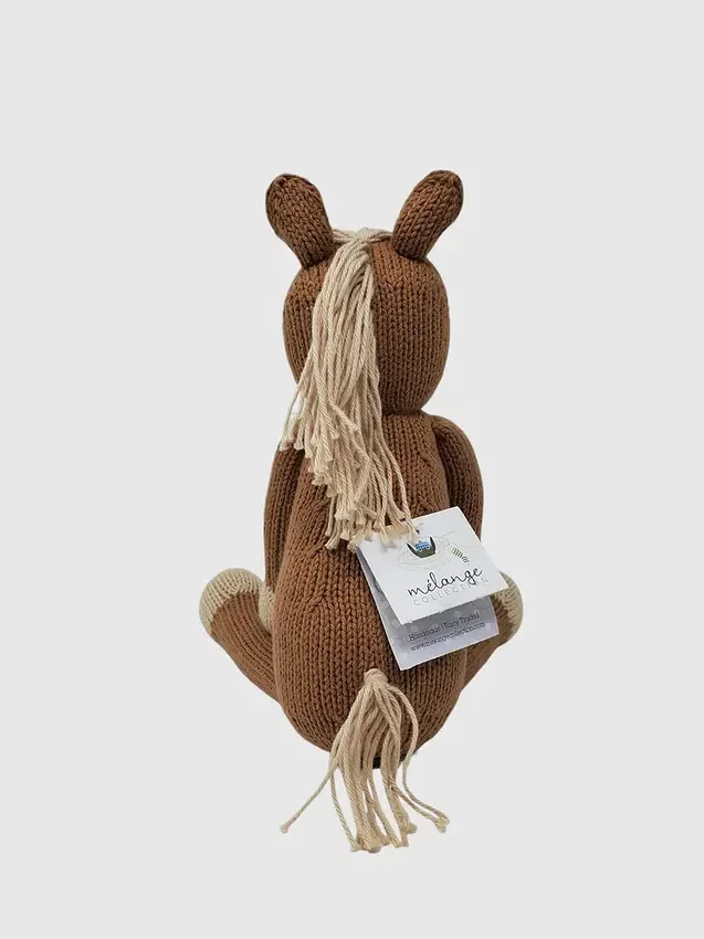 Jouet en tricot en forme de cheval