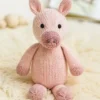 Jouet en tricot en forme de cochon