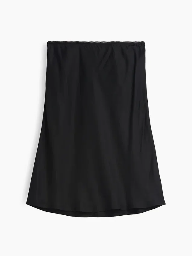 Jupe en satin coupée en biais