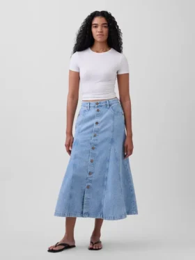 Jupe longue en denim à coutures apparentes et boutons sur le devant