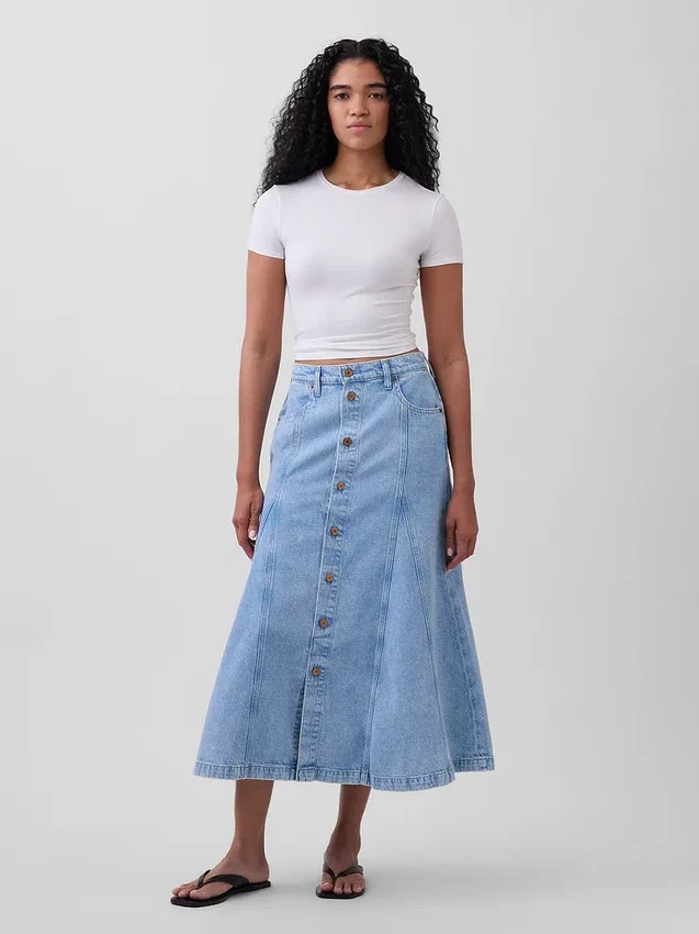 Jupe longue en denim à coutures apparentes et boutons sur le devant
