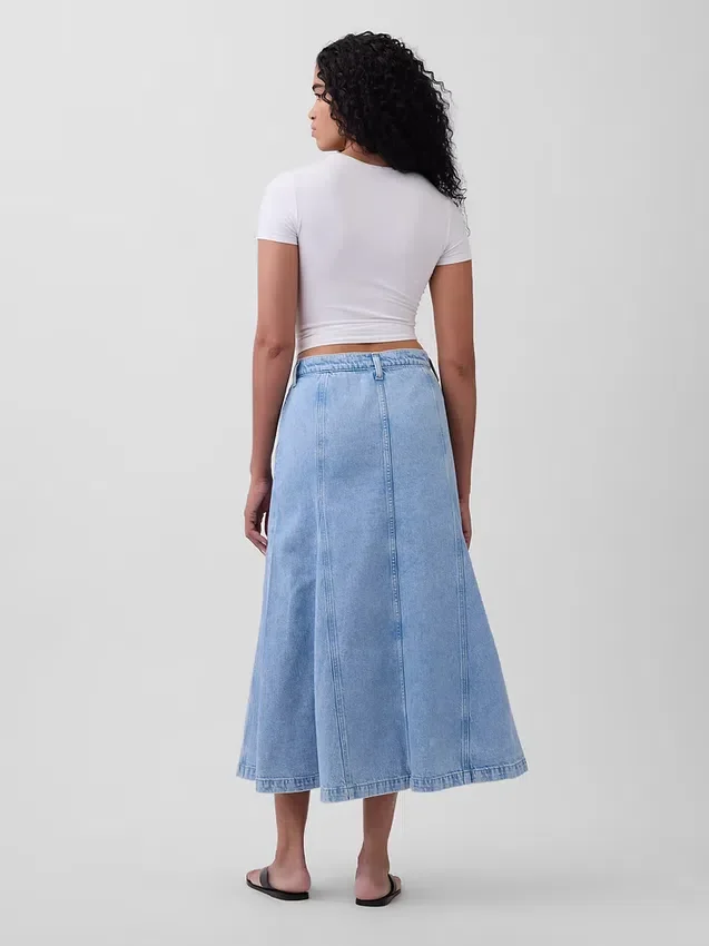 Jupe longue en denim à coutures apparentes et boutons sur le devant