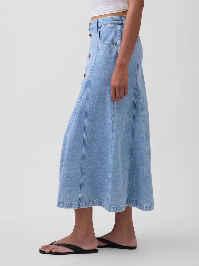Jupe longue en denim à coutures apparentes et boutons sur le devant