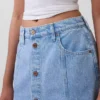 Jupe longue en denim à coutures apparentes et boutons sur le devant