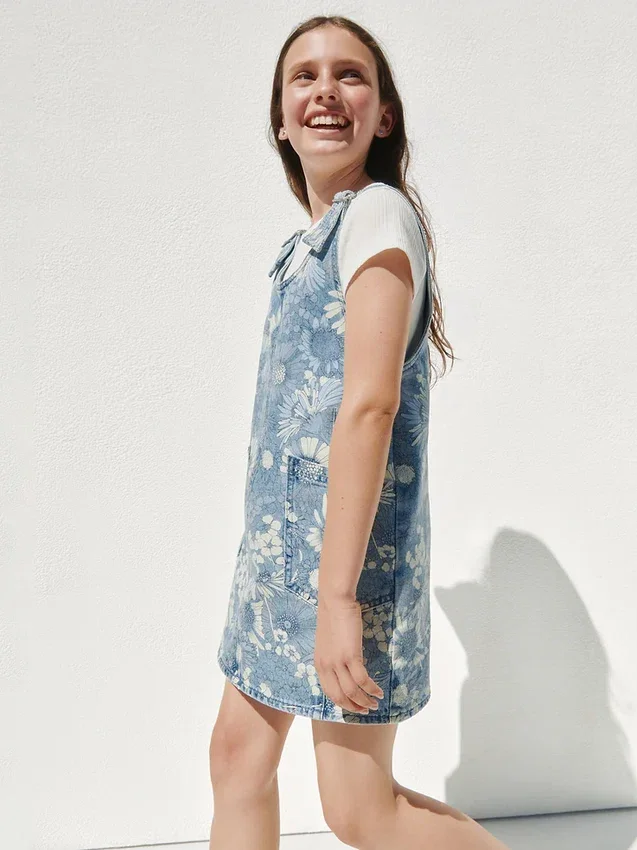 Jupe-salopette en denim à motifs floraux pour enfant