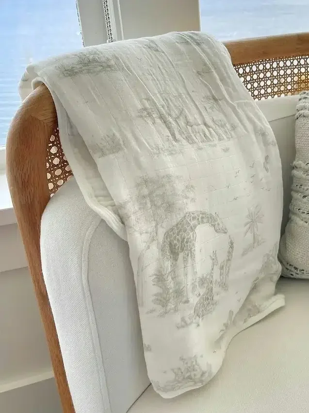 La couverture pour bébé en bambou « Gilded Bird Safari Toile »