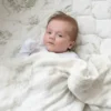 La couverture pour bébé en bambou « Gilded Bird Safari Toile »