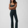 Leggings GapFit lisses à taille haute et coupe « baby boot »