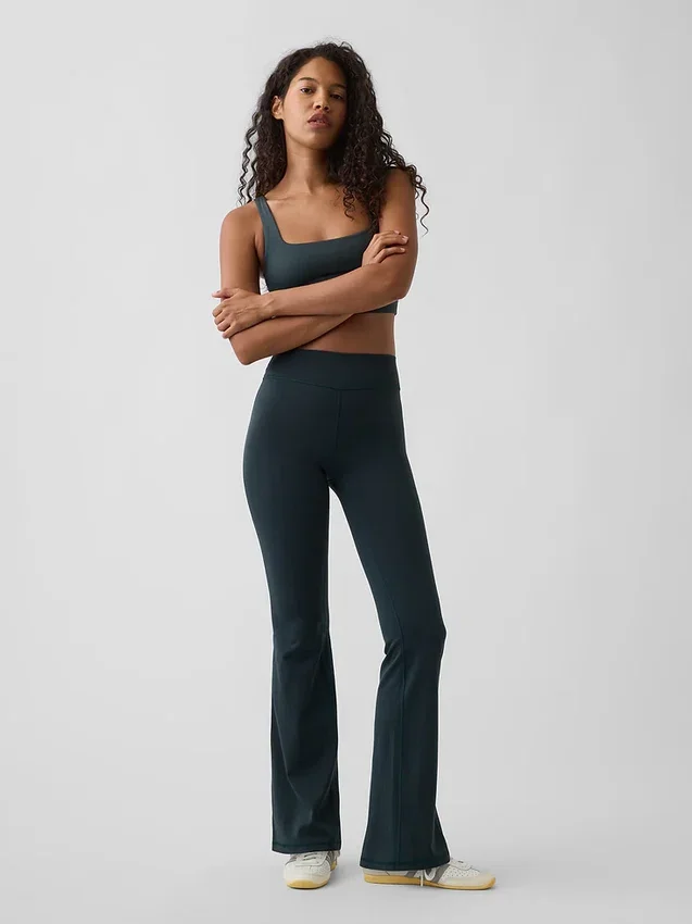 Leggings GapFit lisses à taille haute et coupe « baby boot »