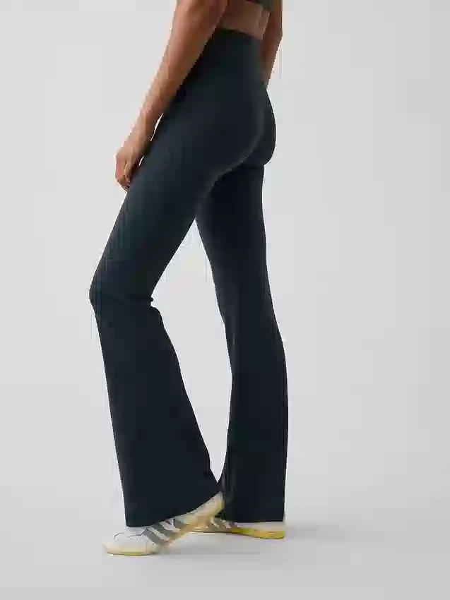 Leggings GapFit lisses à taille haute et coupe « baby boot »