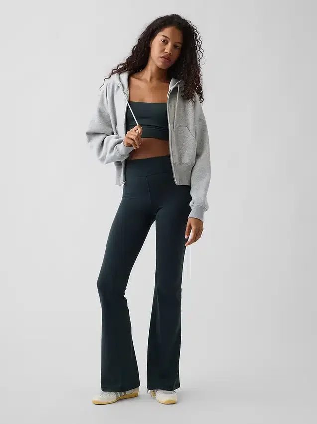 Leggings GapFit lisses à taille haute et coupe « baby boot »