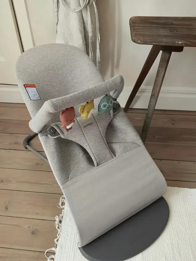 Lot « Bliss » de BabyBjörn comprenant un transat en jersey 3D et une peluche