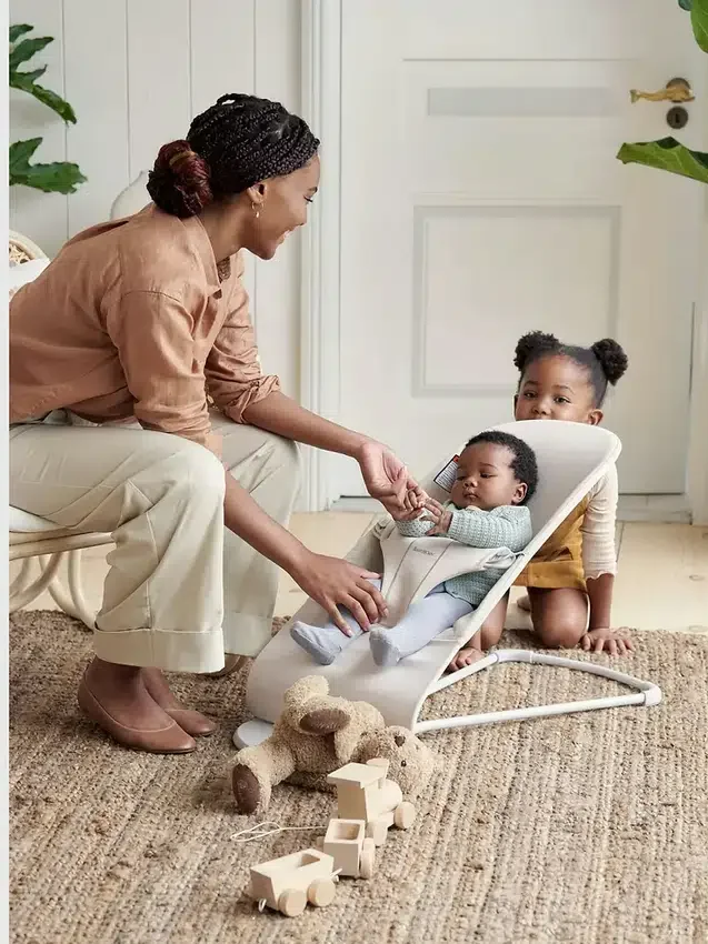 Lot « Bliss » de BabyBjörn comprenant un transat en jersey 3D et une peluche