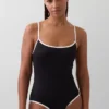 Maillot de bain à encolure dégagée