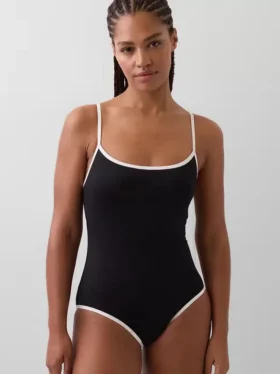 Maillot de bain à encolure dégagée