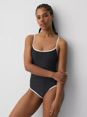 Maillot de bain à encolure dégagée