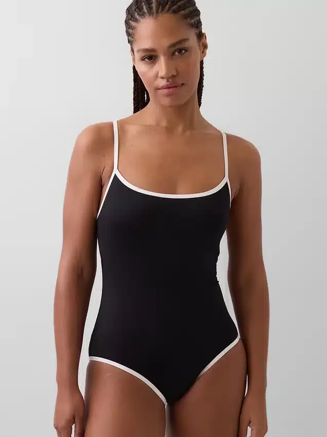 Maillot de bain à encolure dégagée